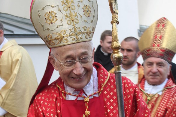 Cardinal Ruini : « Les conférences épiscopales ne doivent pas mettre en péril l'unité de l'Eglise universelle »